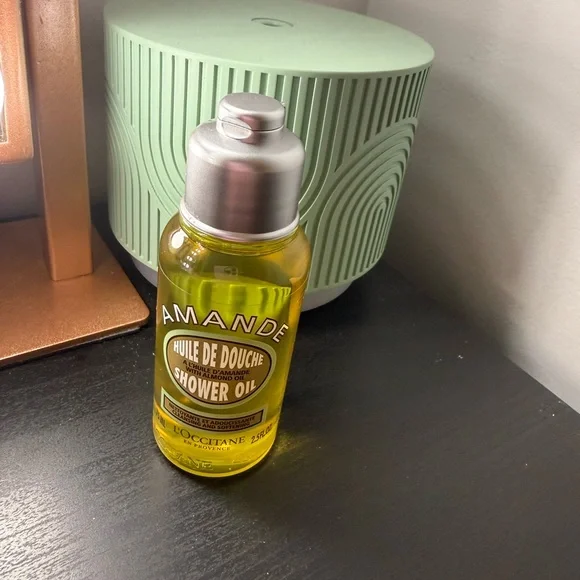 Brand new Mini L'OCCITANE Almond Body Cleansing Oil - Picture 4 of 6